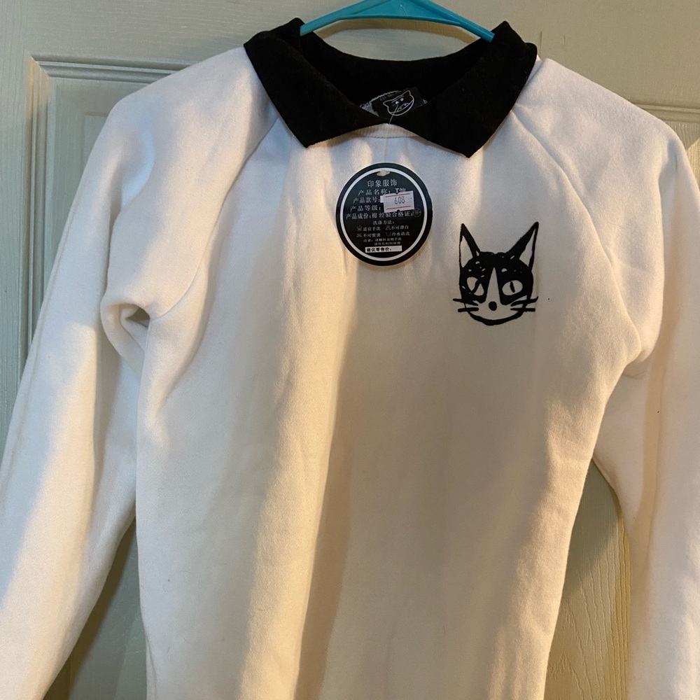 Yin Xiang White Cat Sweatshirt